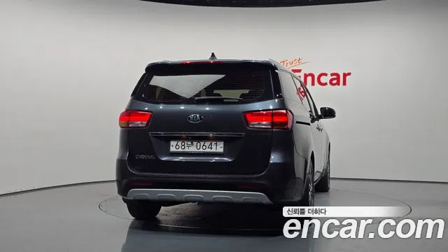 Kia Carnival 2015 thumb 3