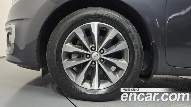 Kia Carnival 2015 thumb 4