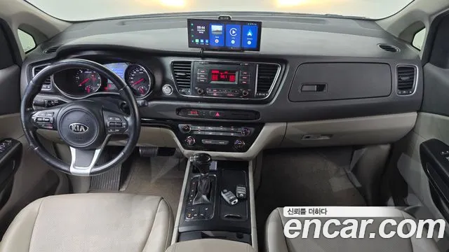 Kia Carnival 2015 thumb 6