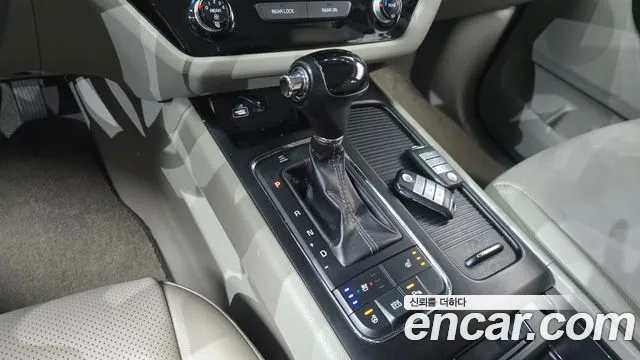 Kia Carnival 2015 thumb 8