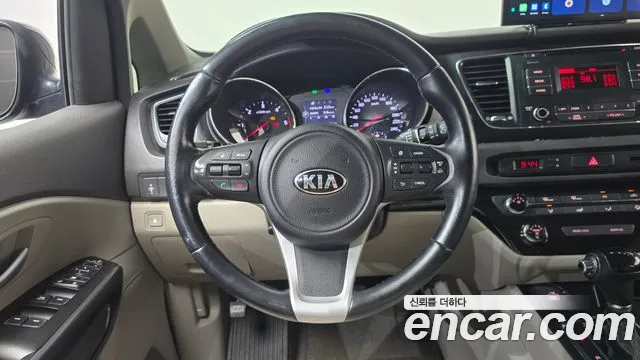 Kia Carnival 2015 thumb 11