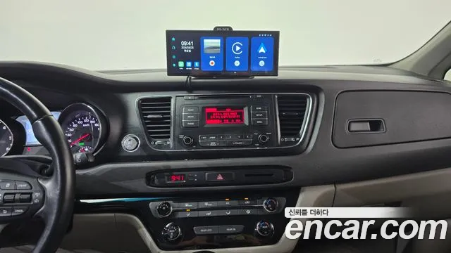 Kia Carnival 2015 thumb 12