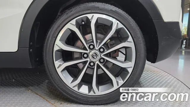 KG_Mobility_Ssangyong TIBOLI 2017 thumb 5