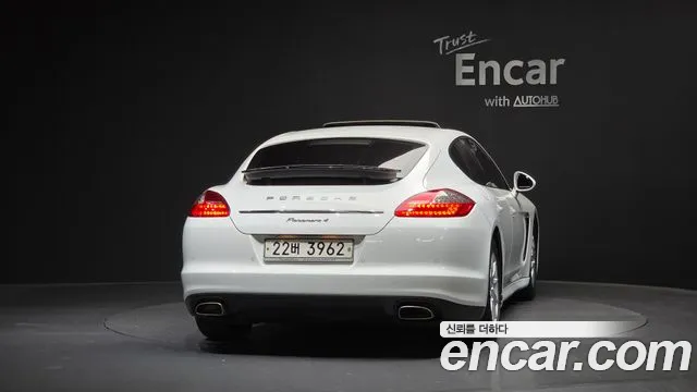 Porsche Panamera 2012 thumb 3