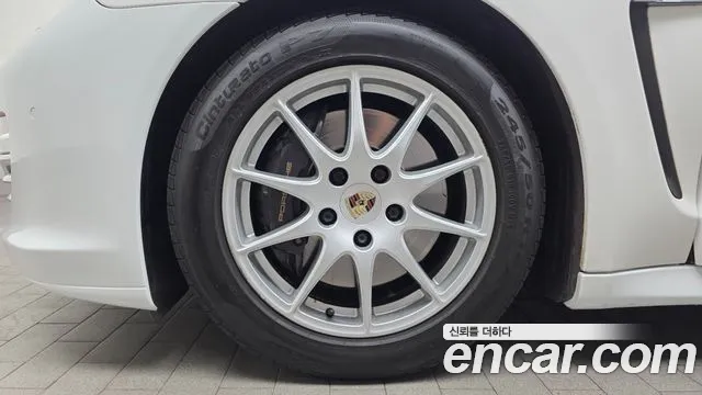 Porsche Panamera 2012 thumb 4