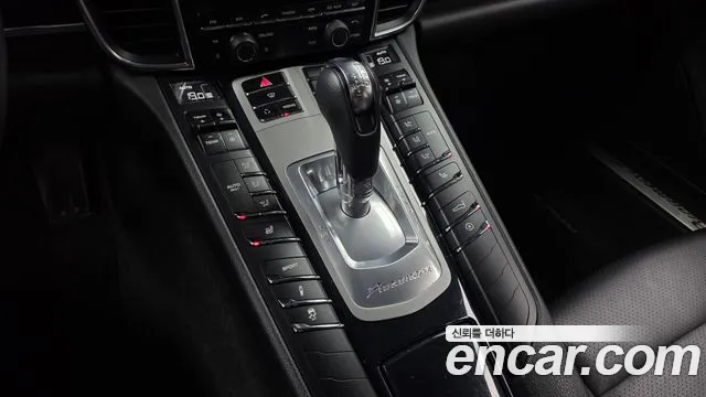 Porsche Panamera 2012 thumb 8