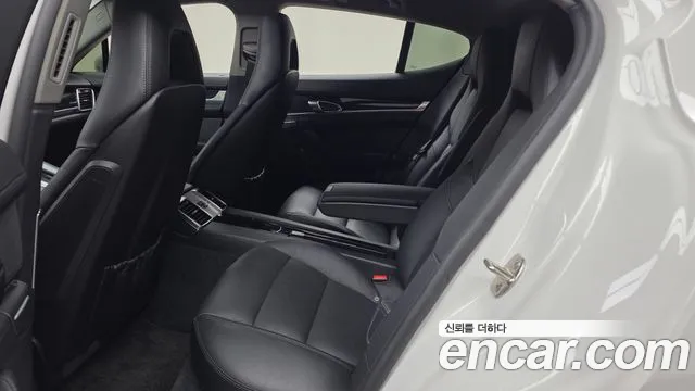 Porsche Panamera 2012 thumb 11