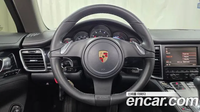 Porsche Panamera 2012 thumb 12