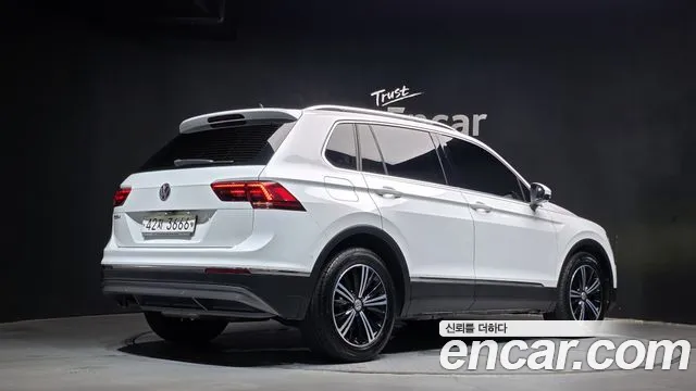 Volkswagen Tiguan 2018 thumb 2
