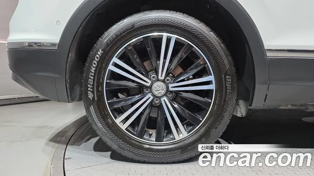 Volkswagen Tiguan 2018 thumb 5
