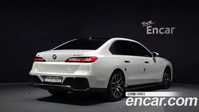 BMW 7 серии 2025 thumb 2
