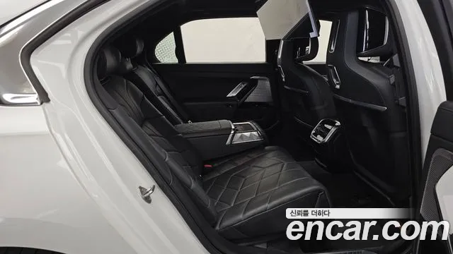 BMW 7 серии 2025 thumb 12