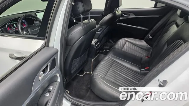 Genesis G70 2019 thumb 11