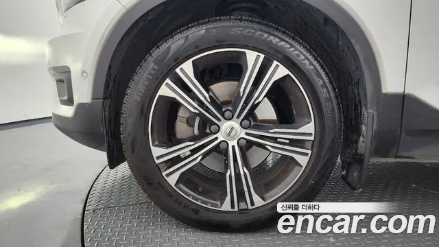 Volvo XC40 2020 thumb 5