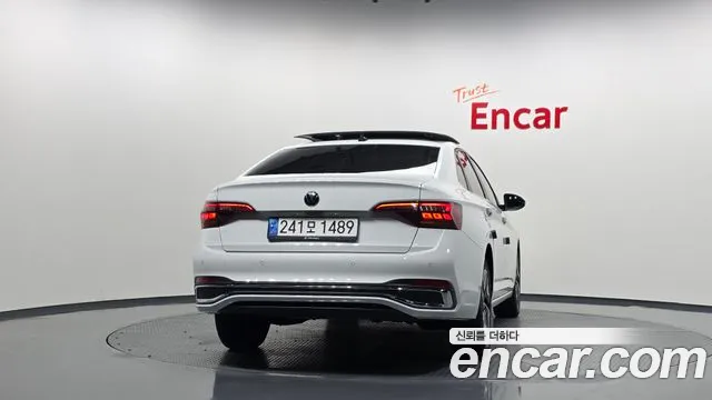 Volkswagen Jetta 2022 thumb 4