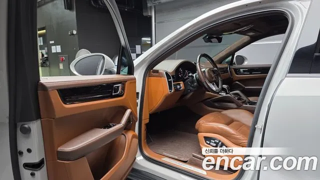 Porsche Cayenne 2020 thumb 10