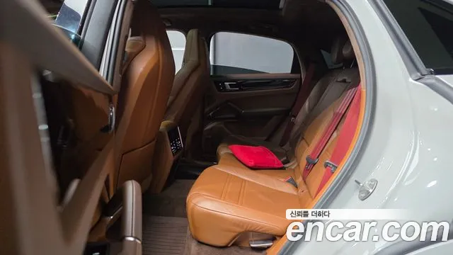 Porsche Cayenne 2020 thumb 12
