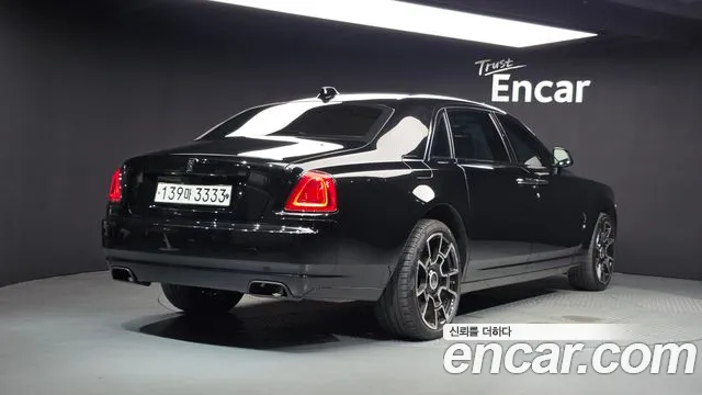 Rolls-Royce Ghost 2019 thumb 2