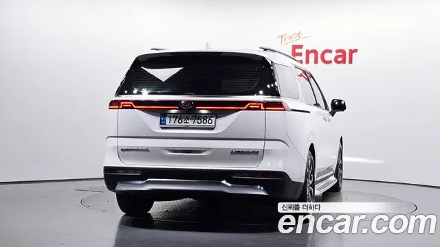 Kia Carnival 2021 thumb 3