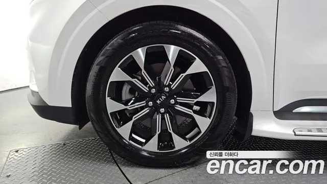 Kia Carnival 2021 thumb 4