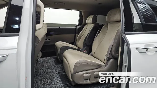Kia Carnival 2021 thumb 11