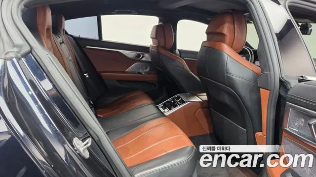 BMW 8 серии 2021 thumb 11