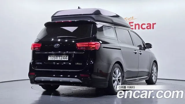 Kia Carnival 2018 thumb 2