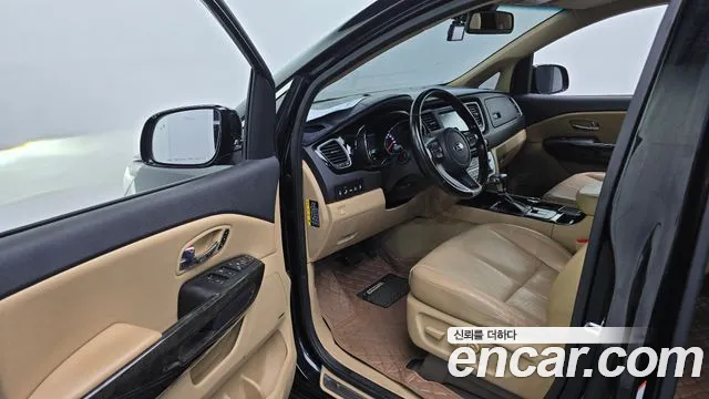 Kia Carnival 2018 thumb 10