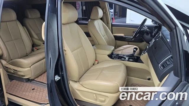 Kia Carnival 2018 thumb 11