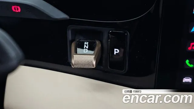 Porsche Taycan 2023 thumb 8
