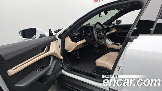 Porsche Taycan 2023 thumb 9