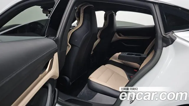 Porsche Taycan 2023 thumb 11