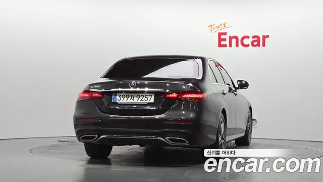 Mercedes-Benz E-Класс 2023 thumb 4