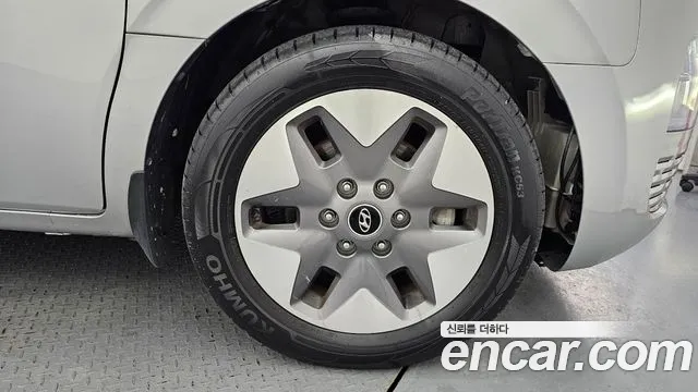 Hyundai Staria 2021 thumb 4