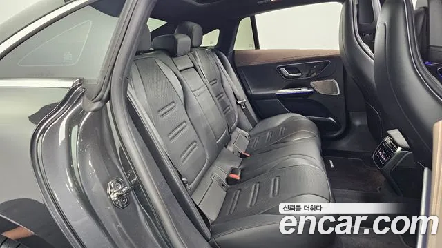 Mercedes-Benz EQE 2023 thumb 10