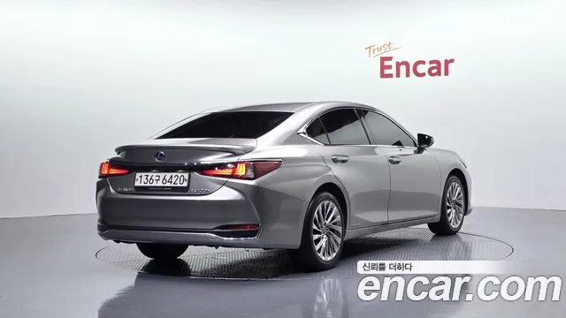 Lexus ES 2021 1