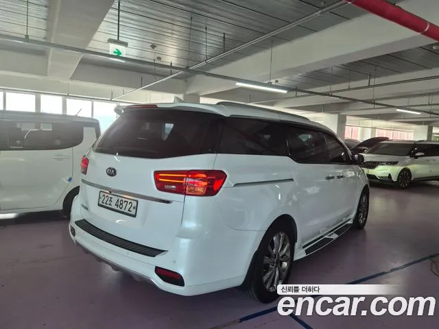 Kia Carnival 2018 thumb 2