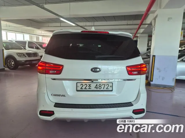 Kia Carnival 2018 thumb 4