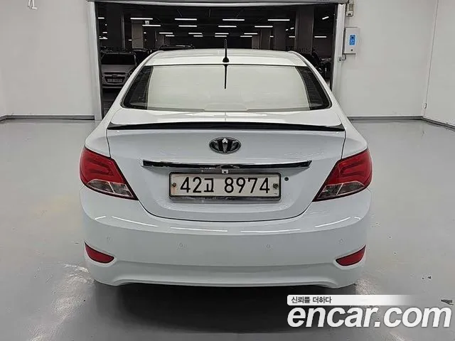 Hyundai Accent 2011 thumb 3