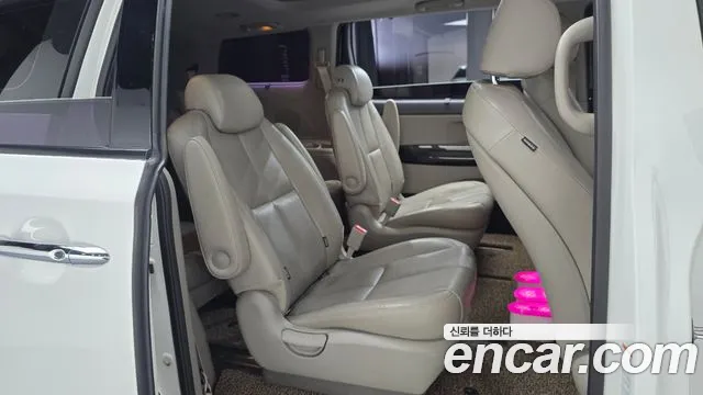 Kia Carnival 2014 thumb 11