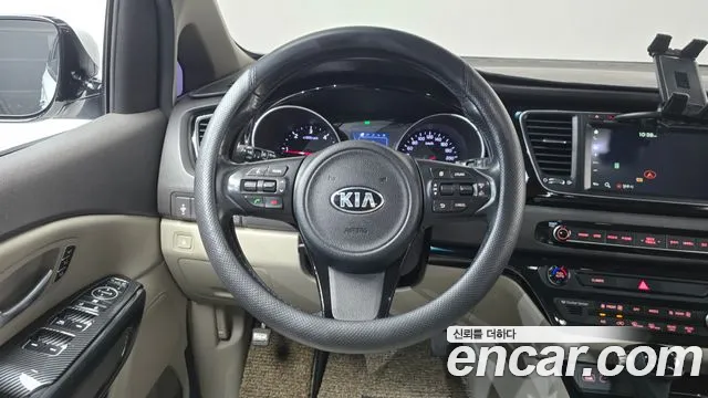 Kia Carnival 2014 thumb 12