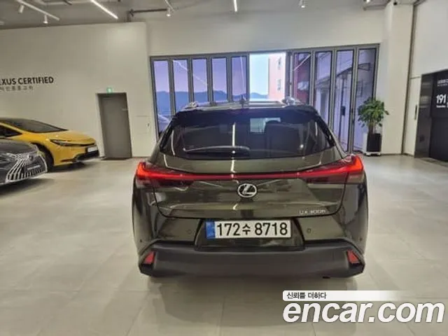 Lexus UX 2025 thumb 4