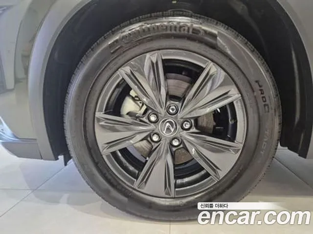 Lexus UX 2025 thumb 5