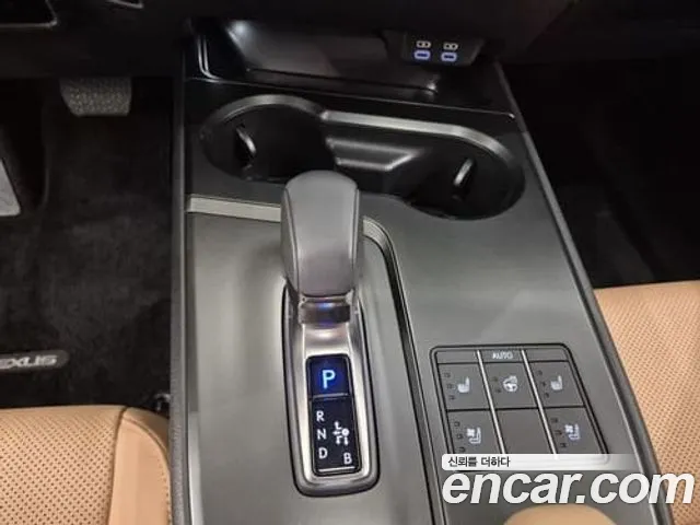 Lexus UX 2025 thumb 9