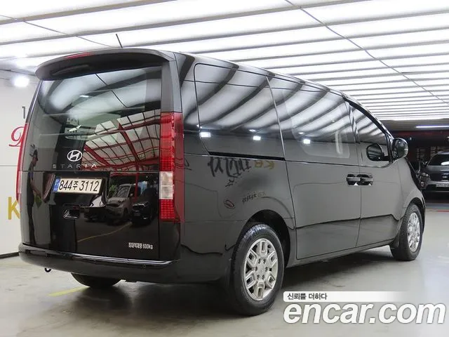 Hyundai Staria 2022 thumb 4