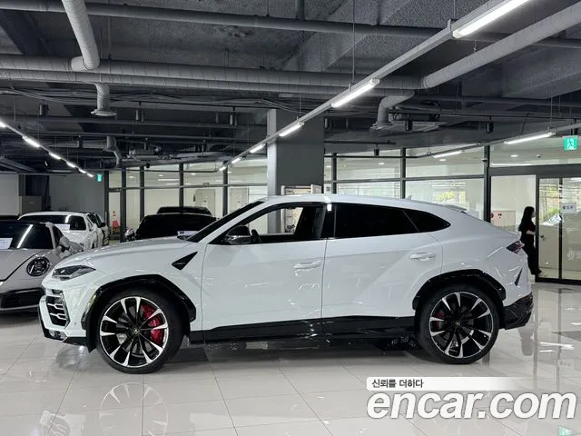 Lamborghini Urus 2021 thumb 2