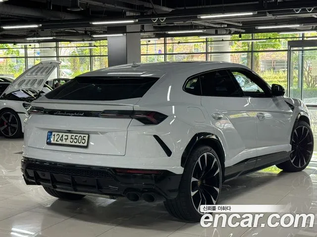 Lamborghini Urus 2021 thumb 3