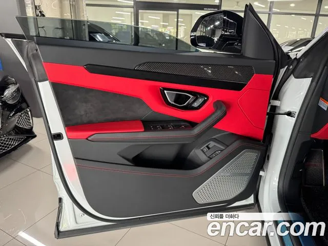 Lamborghini Urus 2021 thumb 8