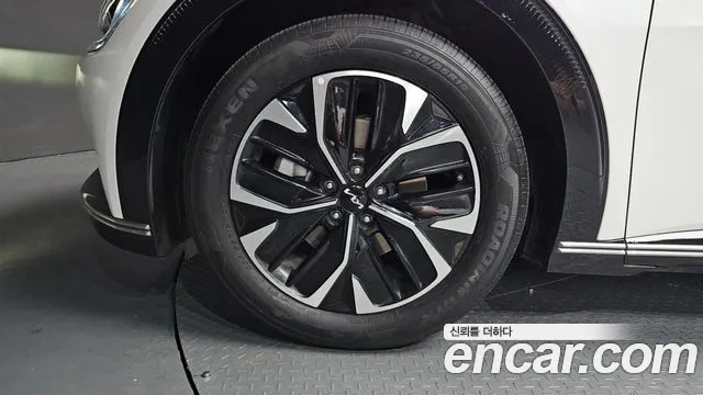 Kia EV6 2023 thumb 4