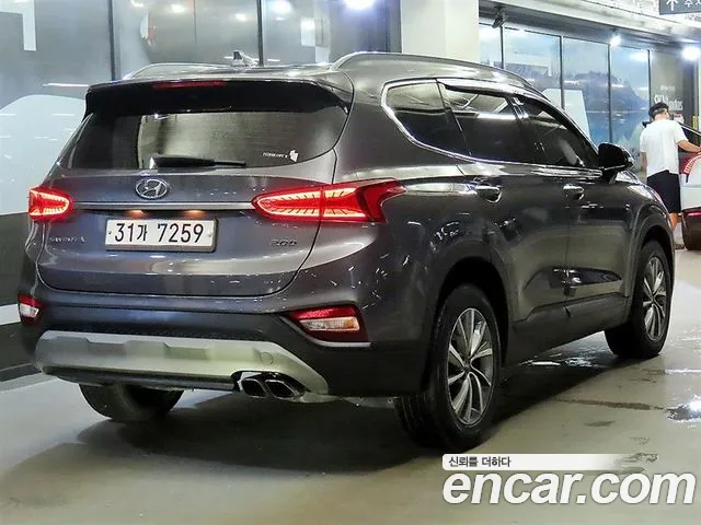 Hyundai Santa Fe 2018 thumb 4